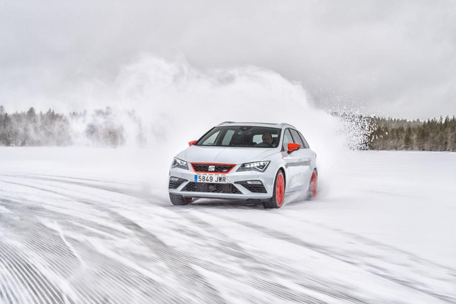  Seat Leon ST Cupra 300 2017 года  (WW) (фото 23 из 49)